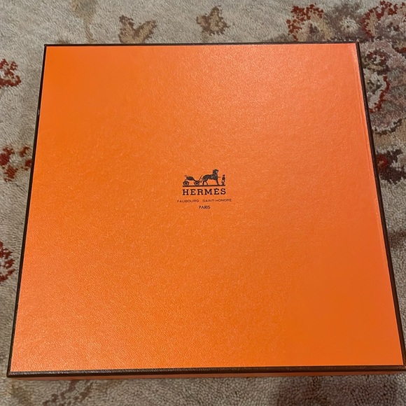 NIB Hermes Les Cavaliers D’or scarf - Picture 7 of 8